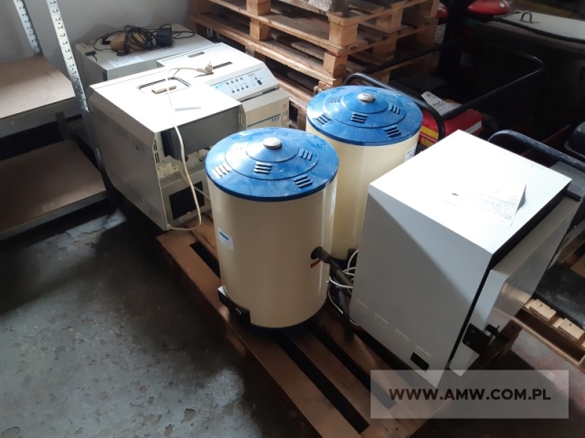 Urządzenia medyczne - pakiet zawierający 6 poz. asort. (wg oddzielnego wykazu), w tym: autoklawy - 3 szt., redestylator TYP REL-5 - 2 szt., komora cieplna KBC-25/G - 1 szt. 